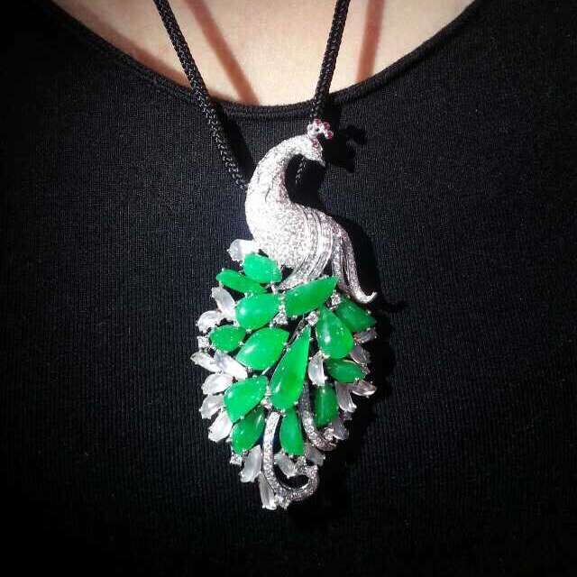 翡翠孔雀吊坠