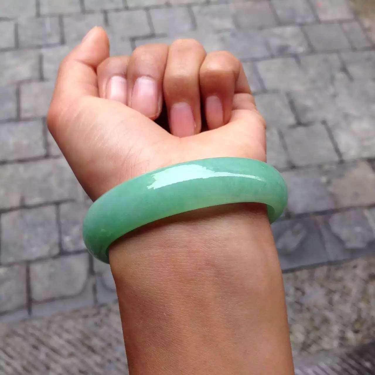 北京满绿色翡翠手镯