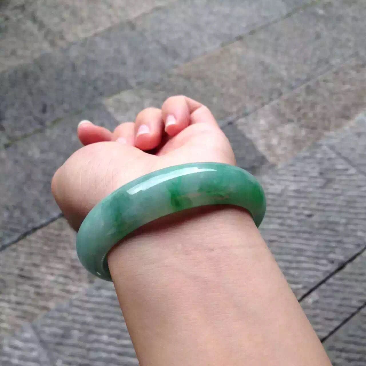 天然A货翡翠 冰种甜绿翡翠手镯