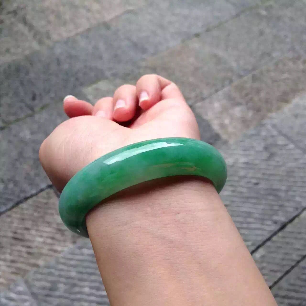 天然A货翡翠 冰种甜绿翡翠手镯