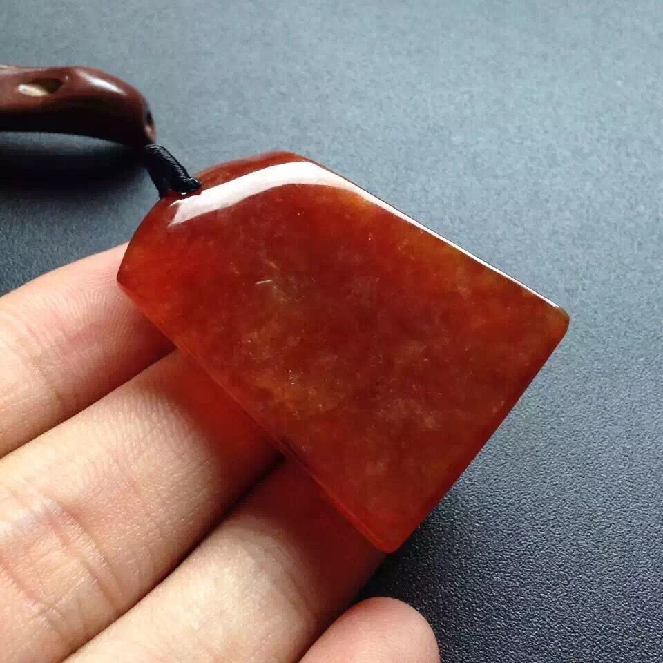 天然A货翡翠 巧雕红翡连年有余