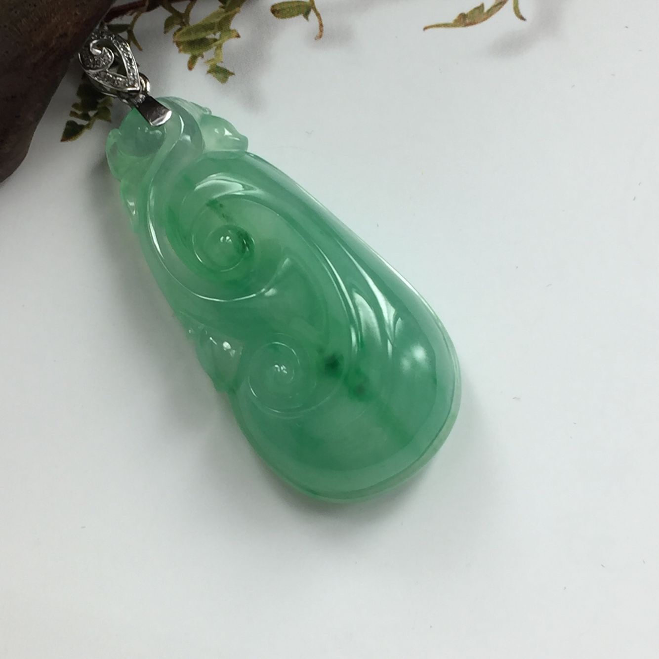 天然A货翡翠 冰种满色绿如意