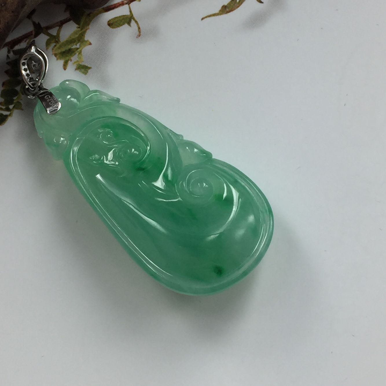 天然A货翡翠 冰种满色绿如意
