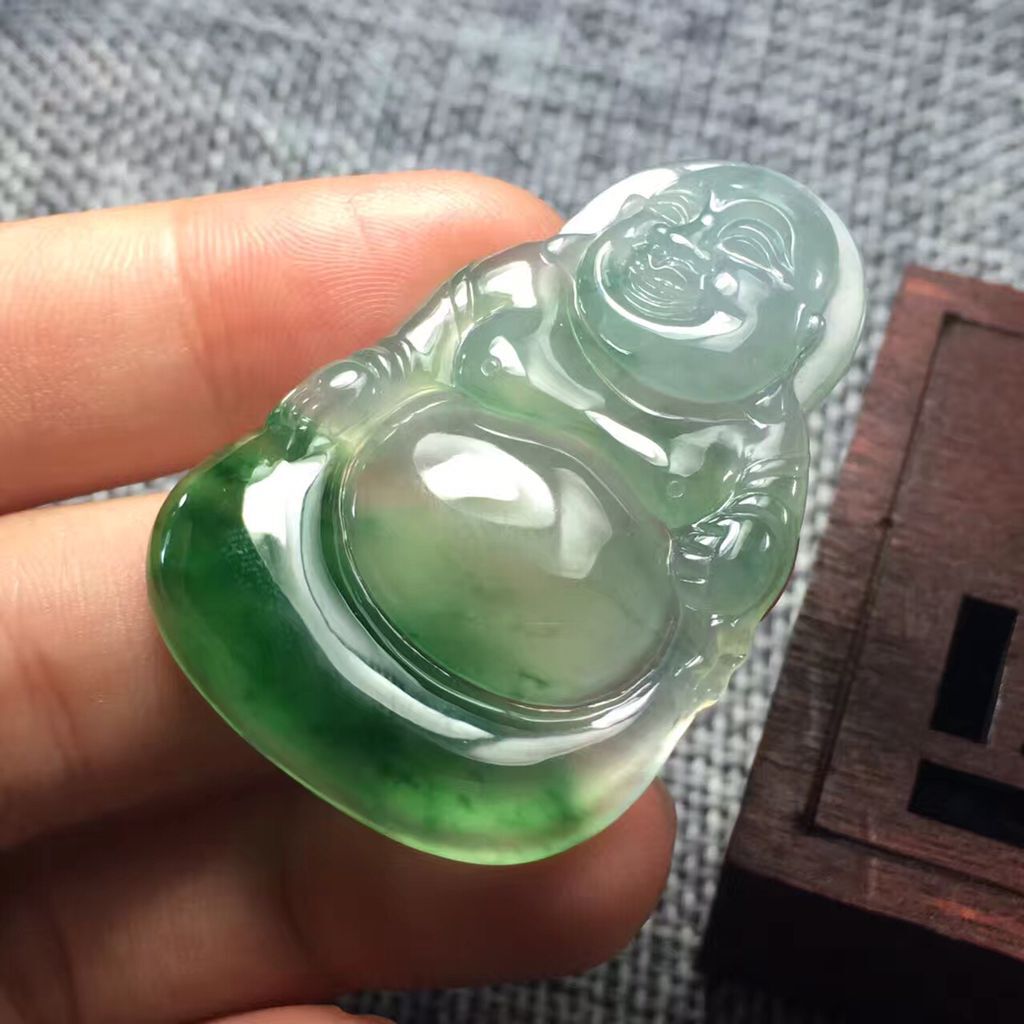 天然A货翡翠 冰绿布袋佛