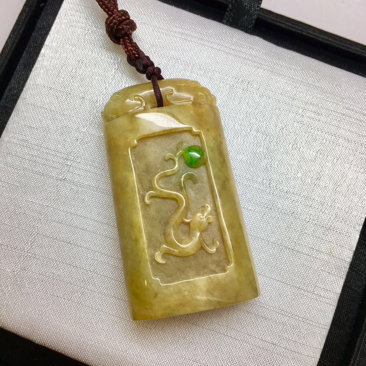 天然a货翡翠 黄加绿仿古龙牌