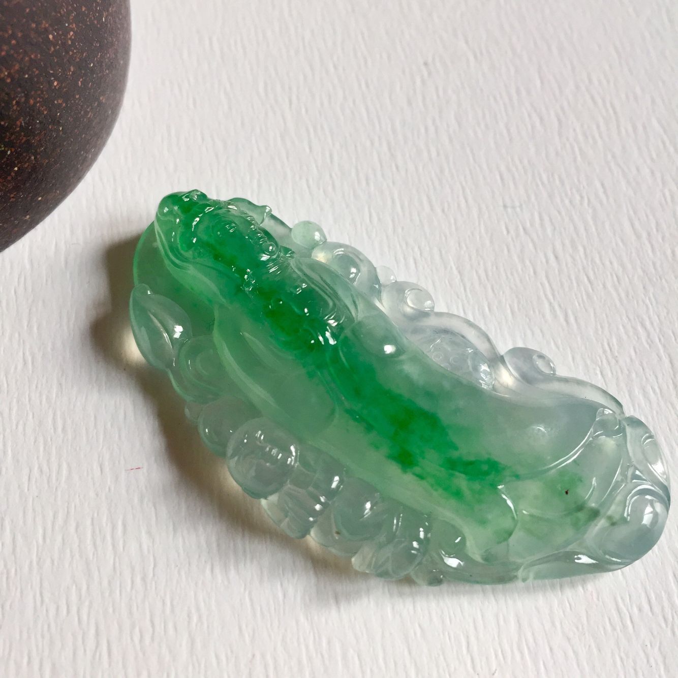 天然A货翡翠 老种辣绿动态观音