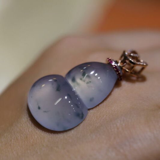 天然A货翡翠 高冰种飘花起光葫芦