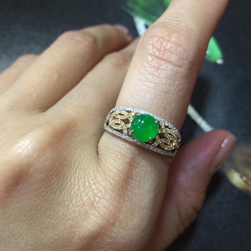 绿翡翠戒指