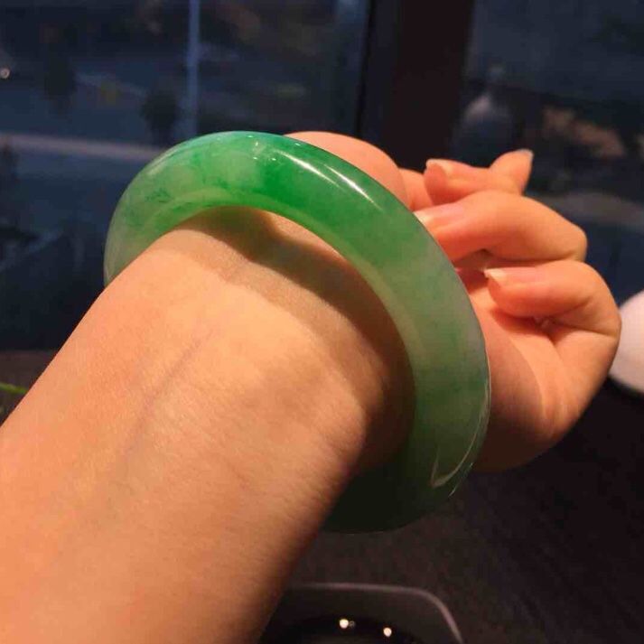 翡翠原条手镯